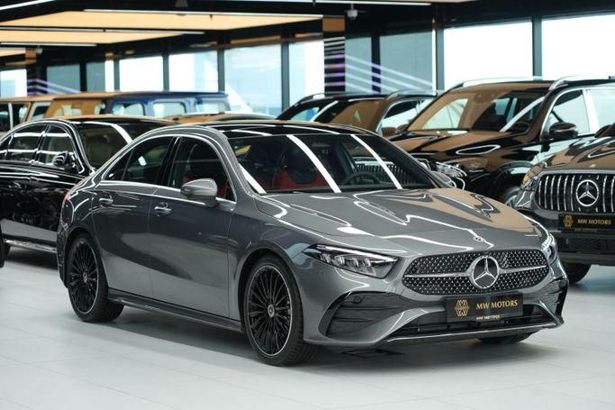 جديدة Mercedes-Benz A-Class 200 عملية شد الوجه IV (W177), 1.3 l, 2026 في في دبي من MW Motors ، اللون رمادي. مواصفات الخليج | AUTO.AE
