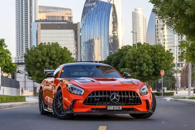 Mercedes-Benz AMG GT R I Рестайлинг, 2021 купе спорт класса в Дубае от Royal Dream оранжевый цвет | AUTO.AE