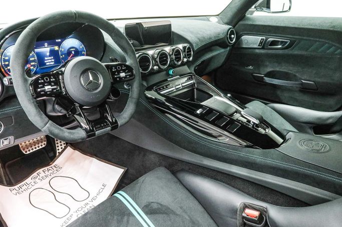 Новый Mercedes-Benz AMG GT Black Series I Рестайлинг, 4.0 л, 2022 в Дубае от PUPIL OF FATE MOTORS Серебристый цвет. GCC | AUTO.AE