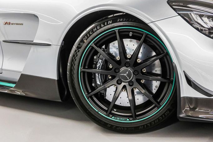 Новый Mercedes-Benz AMG GT Black Series I Рестайлинг, 4.0 л, 2022 в Дубае от PUPIL OF FATE MOTORS Серебристый цвет. GCC | AUTO.AE