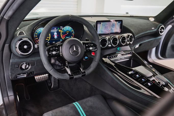 Новый Mercedes-Benz AMG GT Black Series I Рестайлинг, 4.0 л, 2021 в Дубае от PUPIL OF FATE MOTORS Серебристый цвет. GCC | AUTO.AE