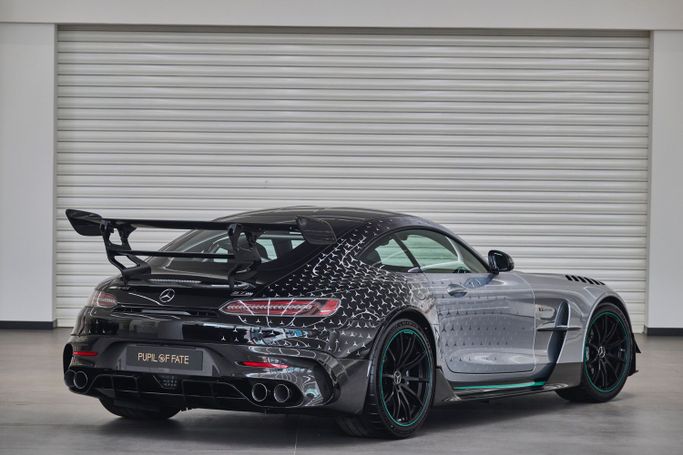 Новый Mercedes-Benz AMG GT Black Series I Рестайлинг, 4.0 л, 2021 в Дубае от PUPIL OF FATE MOTORS Серебристый цвет. GCC | AUTO.AE