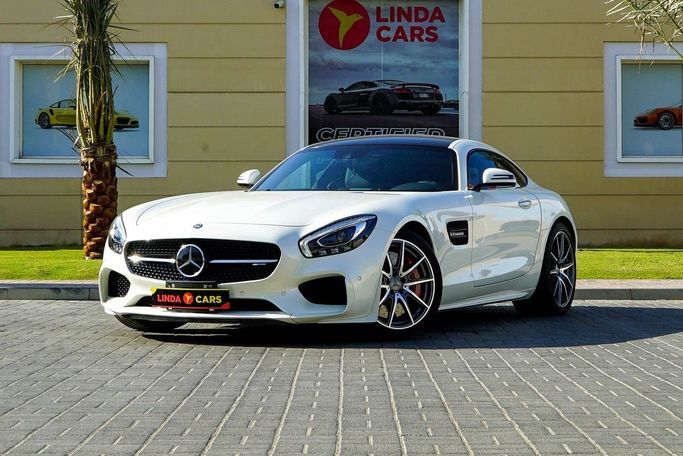 Подержанный Mercedes-Benz AMG GT S I, 4.0 л, 2016 в Дубае от Linda Cars Белый цвет. Японская | AUTO.AE
