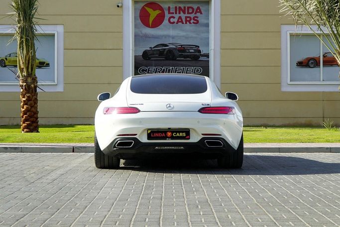 Подержанный Mercedes-Benz AMG GT S I, 4.0 л, 2016 в Дубае от Linda Cars Белый цвет. Японская | AUTO.AE