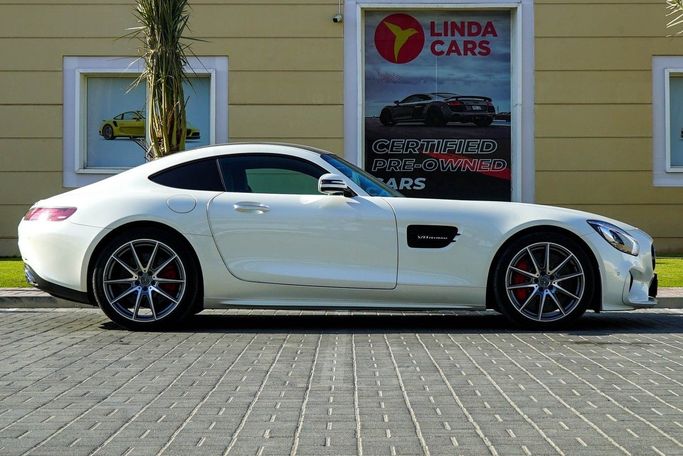 Подержанный Mercedes-Benz AMG GT S I, 4.0 л, 2016 в Дубае от Linda Cars Белый цвет. Японская | AUTO.AE