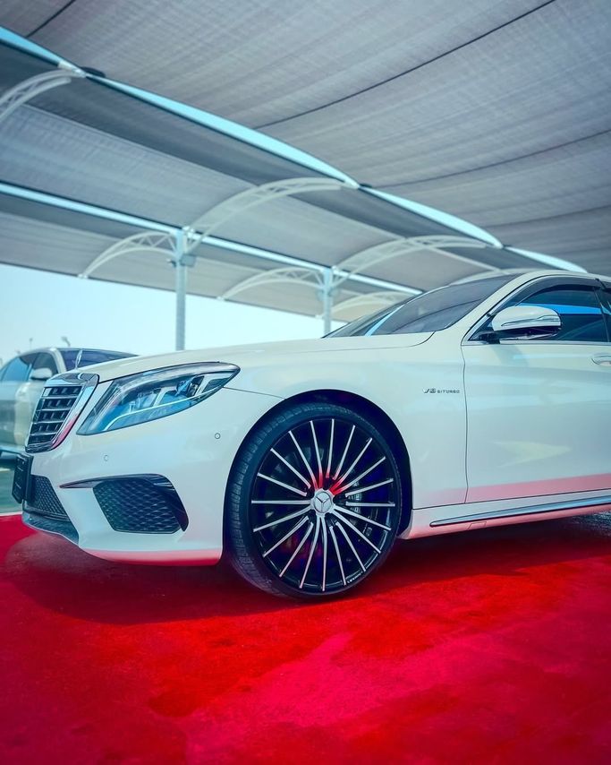 Подержанный Mercedes-Benz AMG GT 53 I Рестайлинг, 3.0 л, 2021 в Дубае от Lakhani Motors Белый цвет. Японская | AUTO.AE