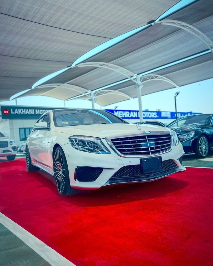 Подержанный Mercedes-Benz AMG GT 53 I Рестайлинг, 3.0 л, 2021 в Дубае от Lakhani Motors Белый цвет. Японская | AUTO.AE