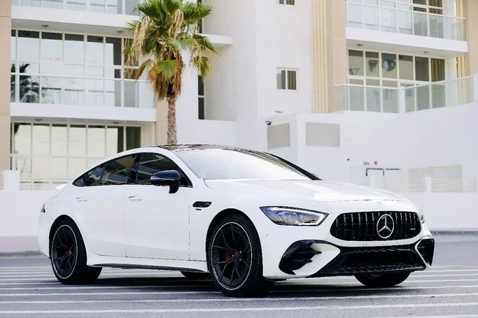 Подержанный Mercedes-Benz AMG GT 43 I Рестайлинг, 3.0 л, 2022 в Дубае от MBA Motors Белый цвет. GCC | AUTO.AE