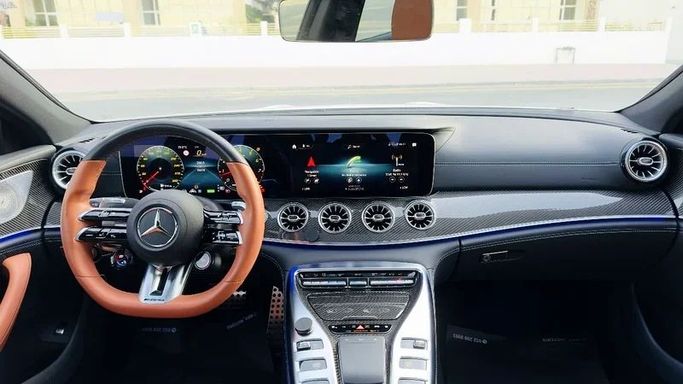 Подержанный Mercedes-Benz AMG GT 43 I Рестайлинг, 3.0 л, 2022 в Дубае от MBA Motors Белый цвет. GCC | AUTO.AE