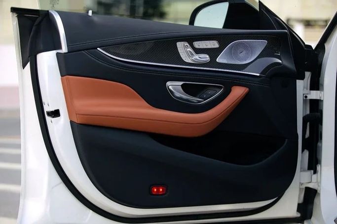 Подержанный Mercedes-Benz AMG GT 43 I Рестайлинг, 3.0 л, 2022 в Дубае от MBA Motors Белый цвет. GCC | AUTO.AE