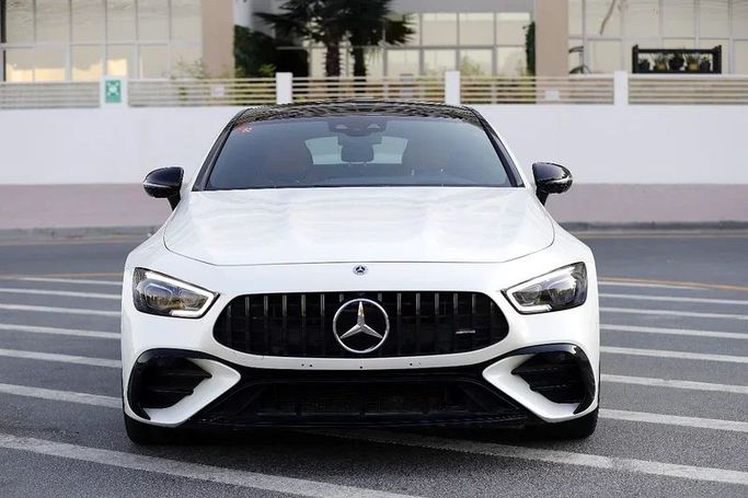 Подержанный Mercedes-Benz AMG GT 43 I Рестайлинг, 3.0 л, 2022 в Дубае от MBA Motors Белый цвет. GCC | AUTO.AE