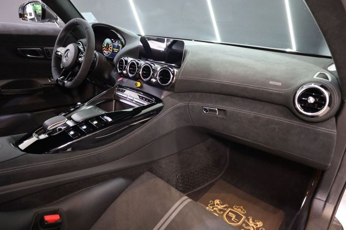 Подержанный Mercedes-Benz AMG GT Black Series I Рестайлинг, 4.0 л, 2022 в Дубае от Sanam Cars Серебристый цвет. GCC | AUTO.AE