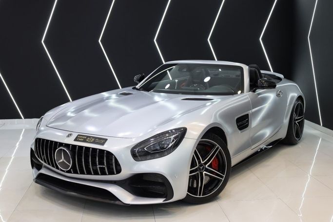 Подержанный Mercedes-Benz AMG GT C I Рестайлинг, 4.0 л, 2018 в Дубае от Sanam Cars Серебристый цвет. GCC | AUTO.AE