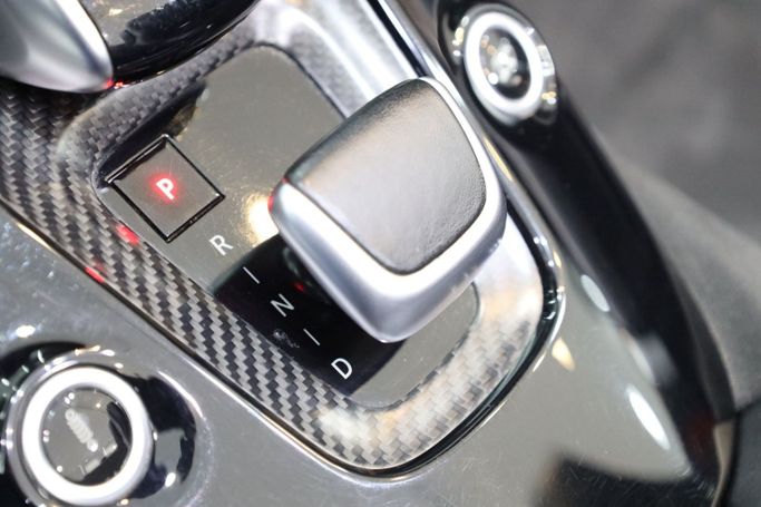 Подержанный Mercedes-Benz AMG GT C I Рестайлинг, 4.0 л, 2018 в Дубае от Sanam Cars Серебристый цвет. GCC | AUTO.AE