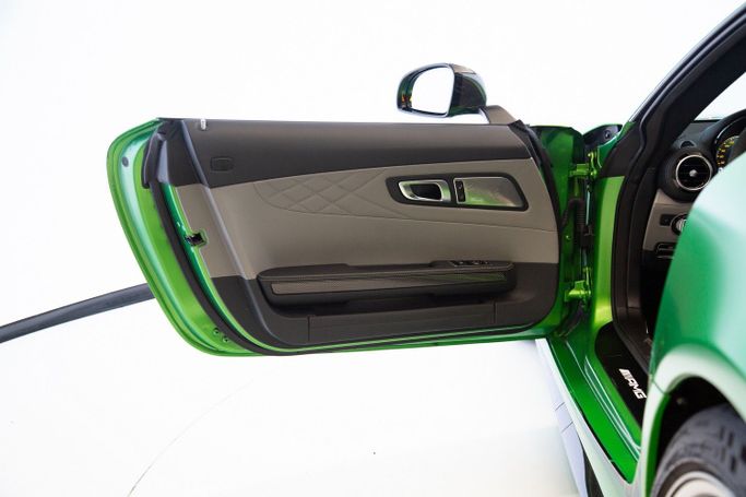 Used Mercedes-Benz AMG GT R I Facelift, 4.0 l, 2020 in Dubai by Exotic Cars, Green color. Other | AUTO.AE