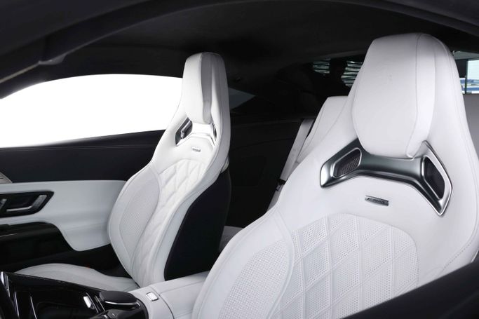 Подержанный Mercedes-Benz AMG GT 63 II, 4.0 л, 2024 в Дубае от The Car Superstore Белый цвет. Японская | AUTO.AE