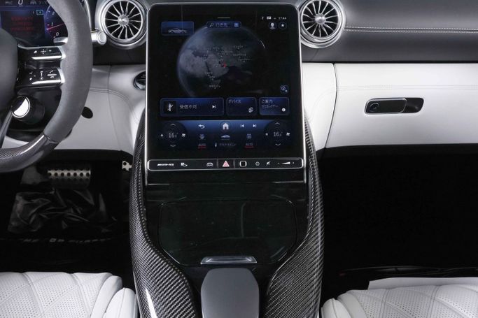 Подержанный Mercedes-Benz AMG GT 63 II, 4.0 л, 2024 в Дубае от The Car Superstore Белый цвет. Японская | AUTO.AE