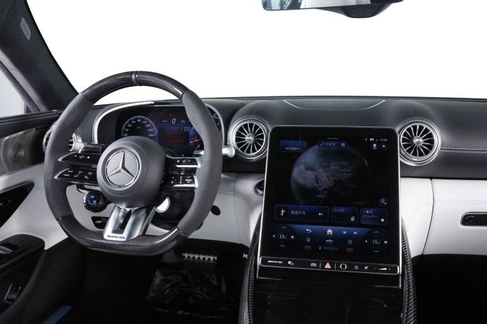 Подержанный Mercedes-Benz AMG GT 63 II, 4.0 л, 2024 в Дубае от The Car Superstore Белый цвет. Японская | AUTO.AE