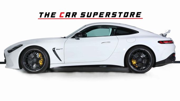 Подержанный Mercedes-Benz AMG GT 63 II, 4.0 л, 2024 в Дубае от The Car Superstore Белый цвет. Японская | AUTO.AE