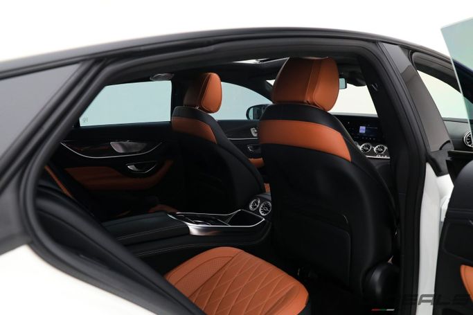 Подержанный Mercedes-Benz AMG GT 63 S I Рестайлинг, 4.0 л, 2023 в Дубае от AUTO DEALS Белый цвет. GCC | AUTO.AE