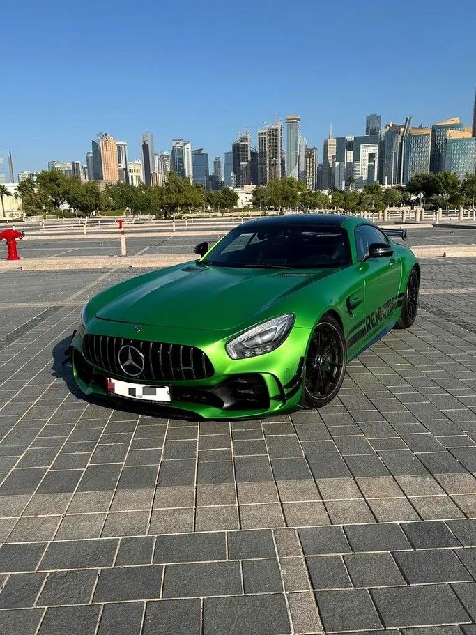 Used Mercedes-Benz AMG GT R I Facelift, 4.0 l, 2018 in Dubai by VIP Stars, Green color. European Specs | AUTO.AE