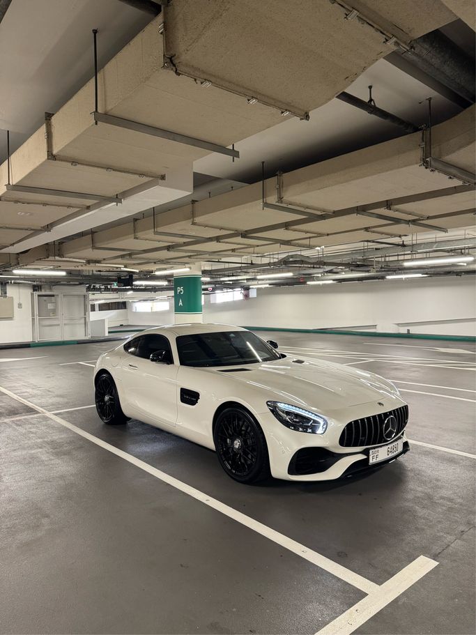 مستعملة Mercedes-Benz AMG GT C أنا فيس ليفت, 4.0 l, 2018 في في دبي، اللون أبيض. المواصفات الكورية | AUTO.AE | إعلان #272117
