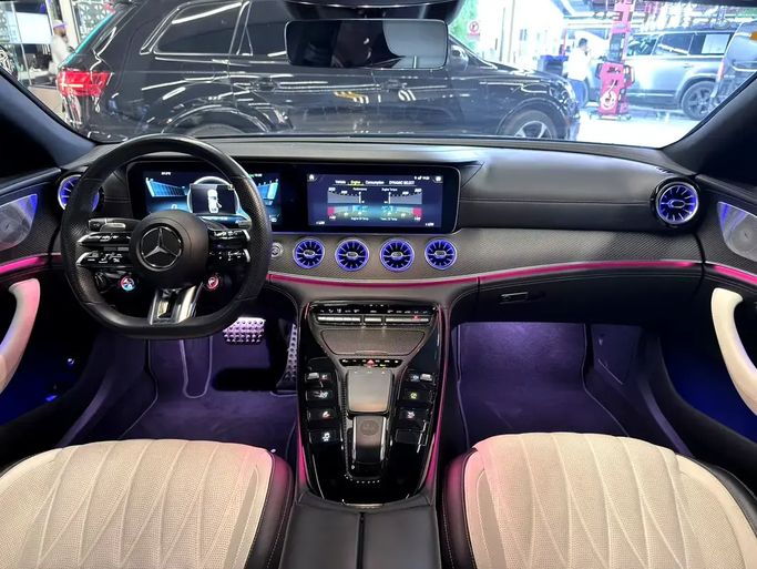 Подержанный Mercedes-Benz AMG GT 53 I Facelift, 3.0 л, 2022 в ОАЭ, Дубай от GE Motors Черный цвет. Канадская | AUTO.AE | Объявление #295522 — фото 11 из 17