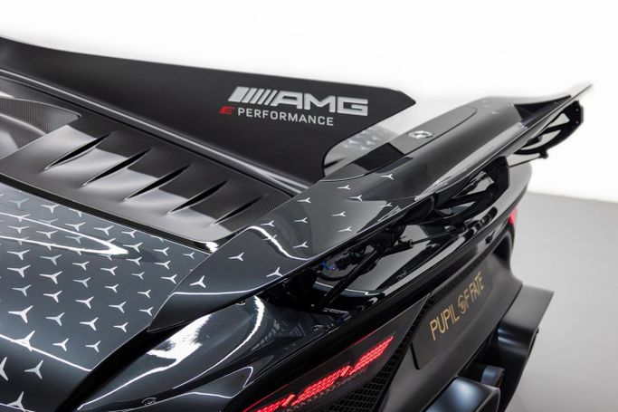 Новый Mercedes-Benz AMG ONE, 1.6 л, 2023 в Дубае от PUPIL OF FATE MOTORS Серебристый цвет. Европейская | AUTO.AE