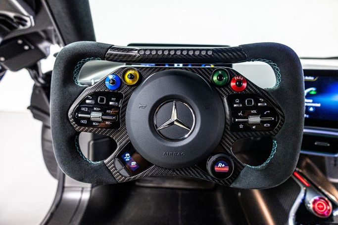 Новый Mercedes-Benz AMG ONE, 1.6 л, 2023 в Дубае от PUPIL OF FATE MOTORS Серебристый цвет. Европейская | AUTO.AE