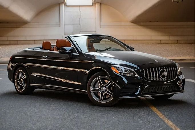 Mercedes-Benz C-Class AMG 63 AMG V (W206), 2023 седан стандарт класса в Дубае от Alligator Car Rental черный цвет | AUTO.AE
