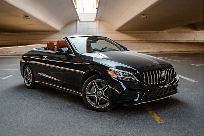 Mercedes-Benz C-Class AMG 63 AMG V (W206), 2023 седан стандарт класса в Дубае от Alligator Car Rental черный цвет | AUTO.AE