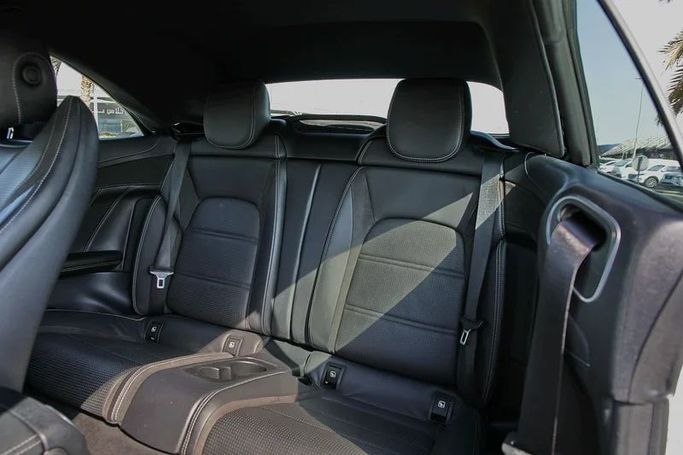 Подержанный Mercedes-Benz C-Class AMG 63 AMG S IV (W205), 4.0 л, 2018 в Дубае от Mohammad Alkarak Motors Белый цвет. Европейская | AUTO.AE
