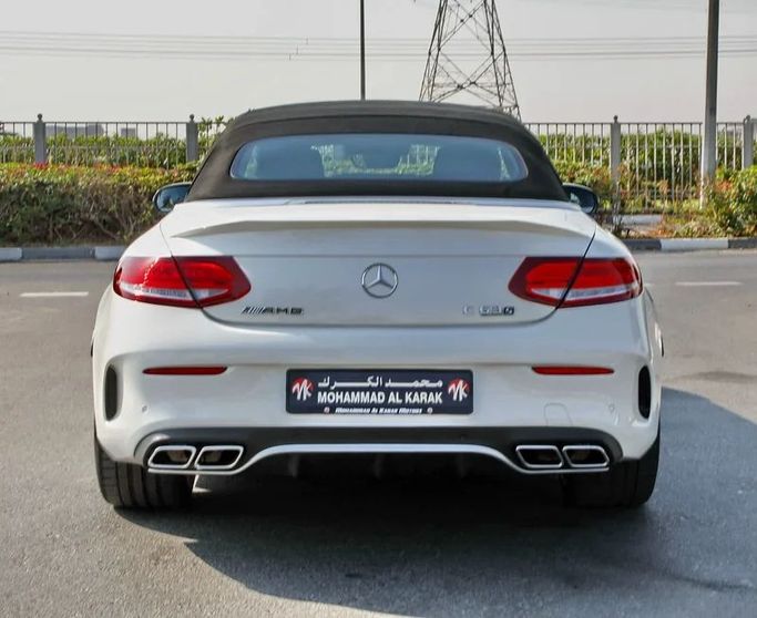 Подержанный Mercedes-Benz C-Class AMG 63 AMG S IV (W205), 4.0 л, 2018 в Дубае от Mohammad Alkarak Motors Белый цвет. Европейская | AUTO.AE