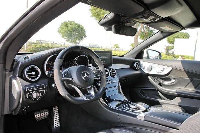 Подержанный Mercedes-Benz C-Class AMG 63 AMG S IV (W205), 4.0 л, 2018 в Дубае от Mohammad Alkarak Motors Белый цвет. Европейская | AUTO.AE