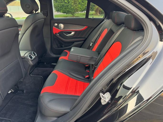 Подержанный Mercedes-Benz C-Class AMG 63 AMG S IV (W205), 4.0 л, 2017 в Дубае от Saeed Auto Черный цвет. Японская | AUTO.AE