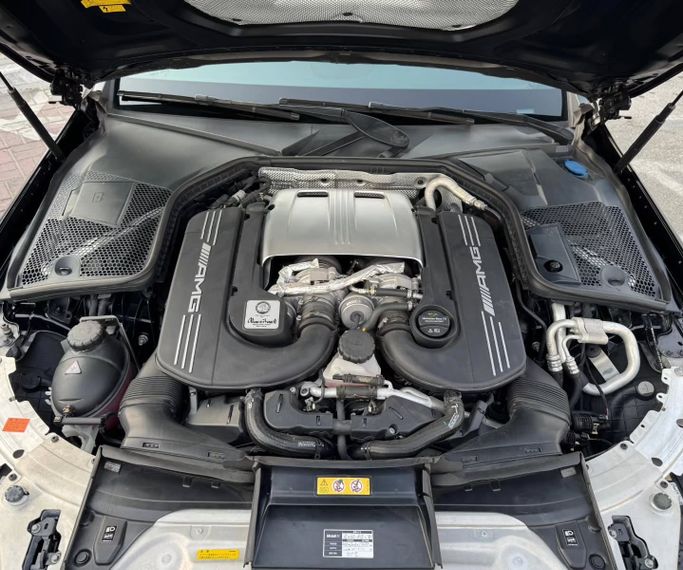 Подержанный Mercedes-Benz C-Class AMG 63 AMG S IV (W205), 4.0 л, 2017 в Дубае от Saeed Auto Черный цвет. Японская | AUTO.AE