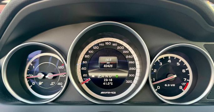 Подержанный Mercedes-Benz C-Class AMG 63 AMG III (W204) Рестайлинг, 6.2 л, 2013 в Дубае от Saeed Auto Белый цвет. Японская | AUTO.AE