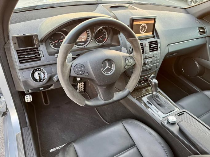 Подержанный Mercedes-Benz C-Class AMG 63 AMG III (W204), 6.2 л, 2010 в Дубае от Saeed Auto Серый цвет. Японская | AUTO.AE