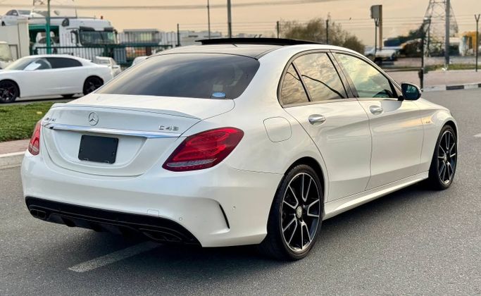Подержанный Mercedes-Benz C-Class AMG 43 AMG IV (W205), 3.0 л, 2016 в Дубае от Saeed Auto Белый цвет. Японская | AUTO.AE