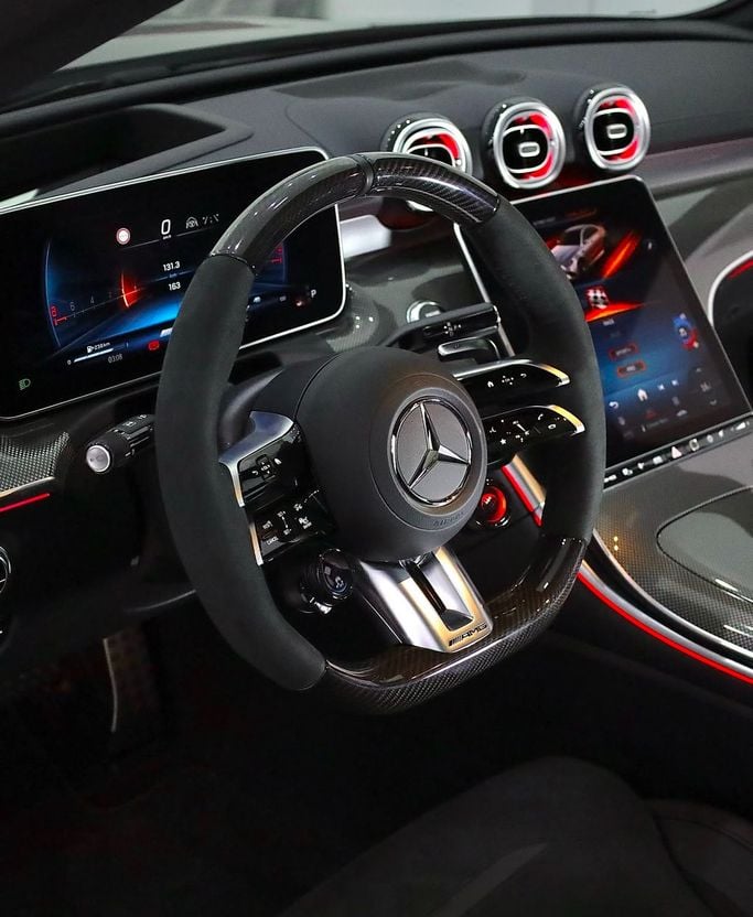 Новый Mercedes-Benz C-Class AMG 63 AMG S E Performance V (W206), 2.0 л, 2024 в Дубае Черный цвет. Канадская | AUTO.AE