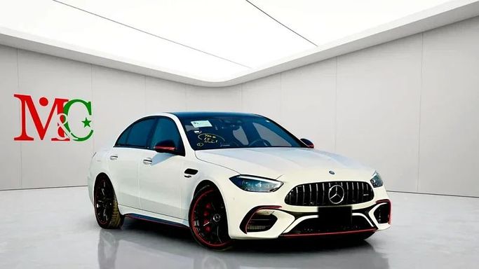 Подержанный Mercedes-Benz C-Class AMG 63 AMG S E Performance V (W206), 2.0 л, 2024 в Дубае от Mirza Automobile FZE Белый цвет. Японская | AUTO.AE