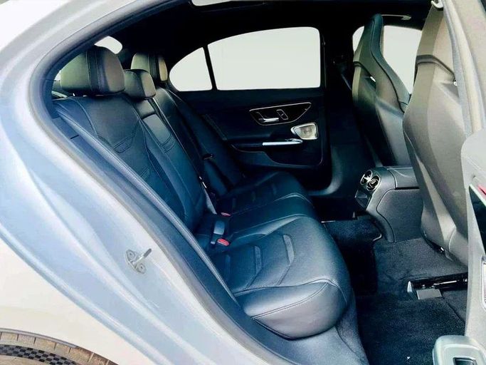 Подержанный Mercedes-Benz C-Class AMG 63 AMG S E Performance V (W206), 2.0 л, 2024 в Дубае от Mirza Automobile FZE Белый цвет. Японская | AUTO.AE