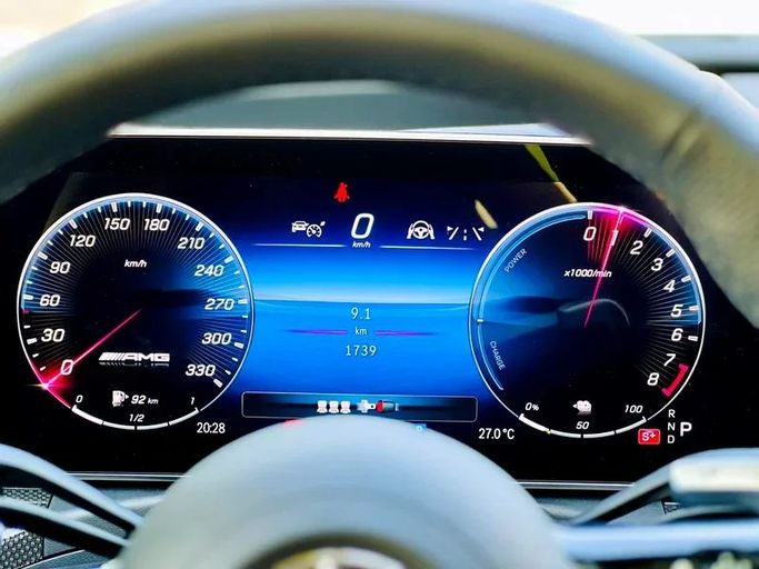 Подержанный Mercedes-Benz C-Class AMG 63 AMG S E Performance V (W206), 2.0 л, 2024 в Дубае от Mirza Automobile FZE Белый цвет. Японская | AUTO.AE