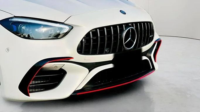 Подержанный Mercedes-Benz C-Class AMG 63 AMG S E Performance V (W206), 2.0 л, 2024 в Дубае от Mirza Automobile FZE Белый цвет. Японская | AUTO.AE
