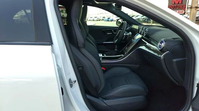 Подержанный Mercedes-Benz C-Class AMG 63 AMG S E Performance V (W206), 2.0 л, 2024 в Дубае от Mirza Automobile FZE Белый цвет. Японская | AUTO.AE