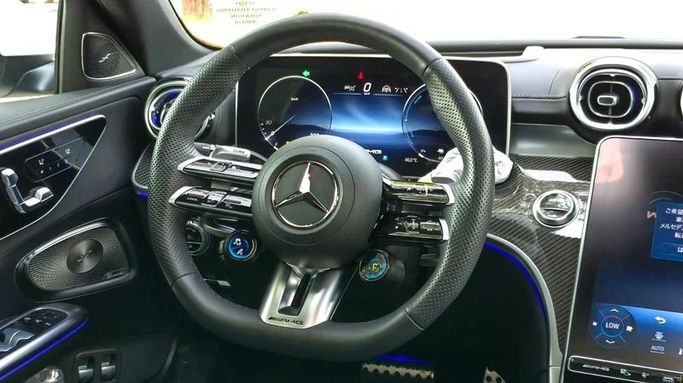 Подержанный Mercedes-Benz C-Class AMG 63 AMG S E Performance V (W206), 2.0 л, 2024 в Дубае от Mirza Automobile FZE Белый цвет. Японская | AUTO.AE