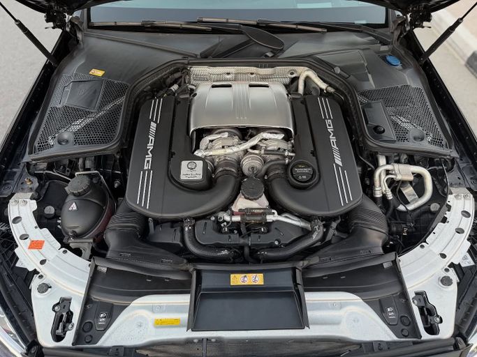 Подержанный Mercedes-Benz C-Class AMG 63 AMG S IV (W205), 4.0 л, 2016 в Дубае от Japan Motors Черный цвет. Other | AUTO.AE