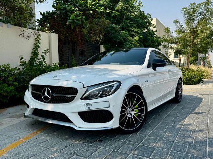 Подержанный Mercedes-Benz C-Class AMG 43 AMG IV (W205), 3.0 л, 2017 в Дубае Белый цвет. GCC | AUTO.AE