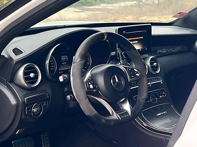 Новый Mercedes-Benz C-Class AMG 63 AMG IV (W205), 4.0 л, 2017 в Дубае от Perstige Motos (SHJ) Белый цвет. Американская | AUTO.AE