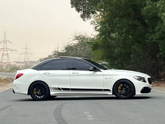 Новый Mercedes-Benz C-Class AMG 63 AMG IV (W205), 4.0 л, 2017 в Дубае от Perstige Motos (SHJ) Белый цвет. Американская | AUTO.AE